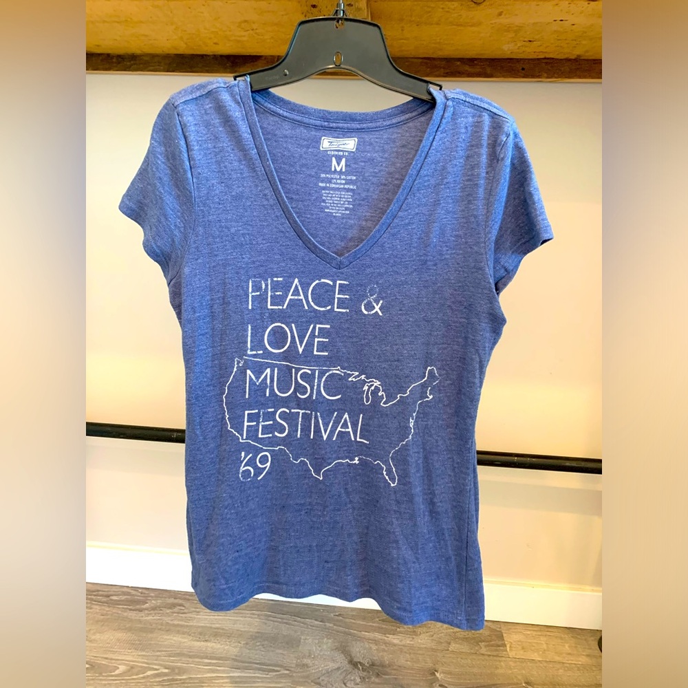 Tailgate Clothing Company Peace & Love Music Festival ‘69 V-neck T-shirt M